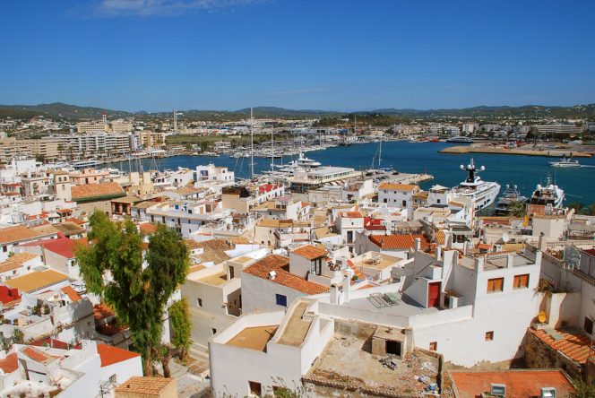 ibiza airbnb anfitriones baleares